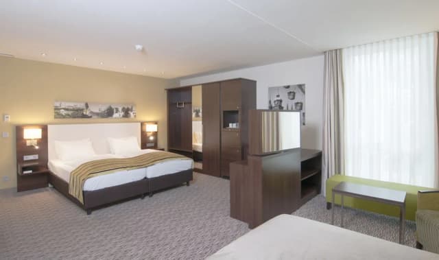 慕尼黑安達赫治假日酒店 (IHG 旗下酒店)-套房, 1 張特大雙人床及 1 張梳化床-4