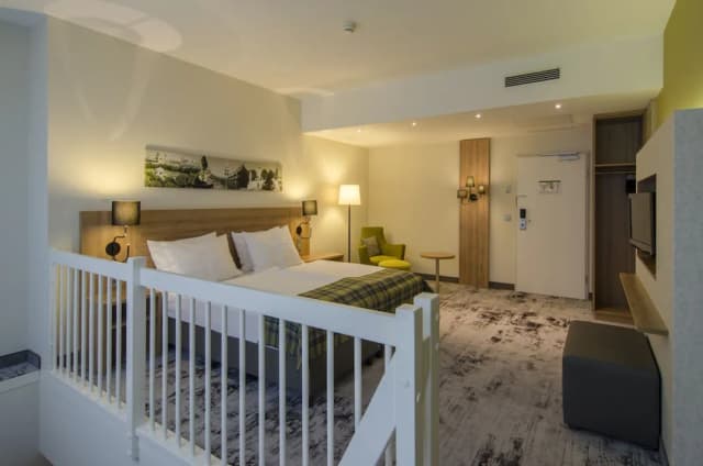 慕尼黑安達赫治假日酒店 (IHG 旗下酒店)-套房, 1 張特大雙人床及 1 張梳化床-1