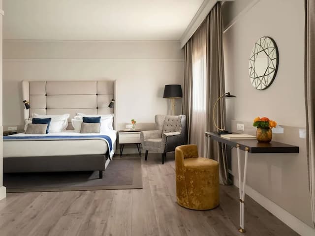 瑟雷塔尼美憬閣酒店-普通套房, 1 張特大雙人床及 1 張梳化床-1