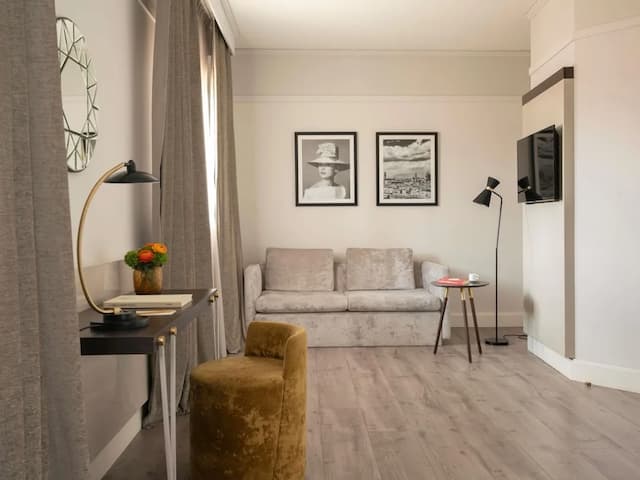 瑟雷塔尼美憬閣酒店-普通套房, 1 張特大雙人床及 1 張梳化床-3