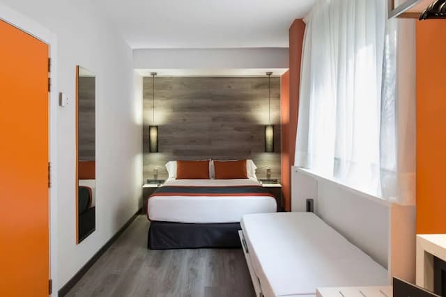 Catalonia Mikado-Triple Room (3 adults)-4