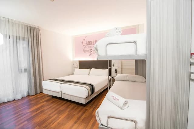 Petit Palace Boquería Garden-四人房-2