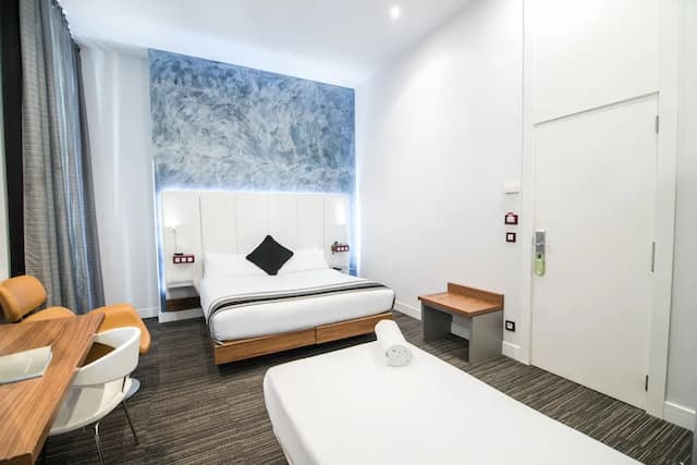 Petit Palace Boquería Garden-三人房-2