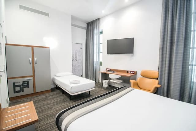 Petit Palace Boquería Garden-三人房-1