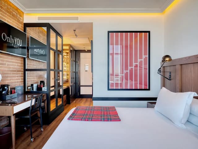 Only YOU Hotel Atocha-Premium Double Room Single Use-3