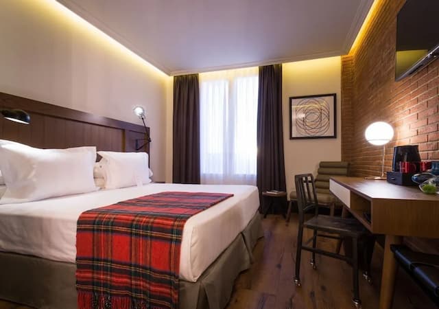 Only YOU Hotel Atocha-Deluxe Double Room Balcony, Single Use-2