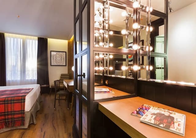 Only YOU Hotel Atocha-Deluxe Double Room Balcony, Single Use-1