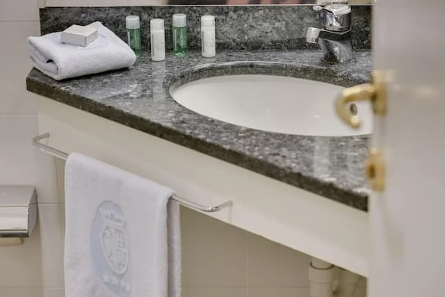 Rivoli Boutique Hotel-Deluxe Quadruple Room-7