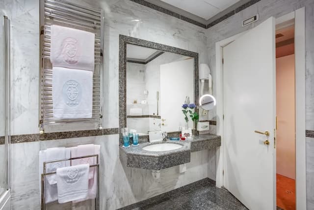 Rivoli Boutique Hotel-Premium Room-8