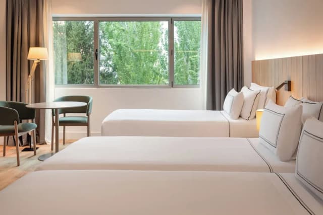 Melia Madrid Barajas-Triple Room-2