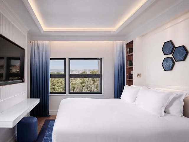 Sofitel Barcelona Skipper-Prestige Suite, 1 King Bed.-6