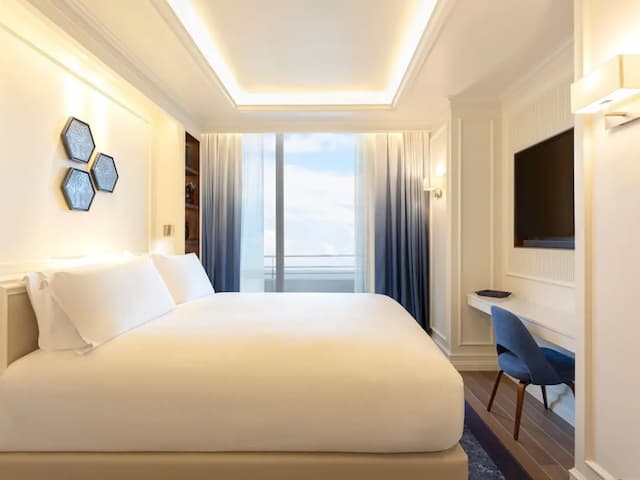 Sofitel Barcelona Skipper-Suite, 1 King Bed, Terrace (Opera, with a Living room)-10