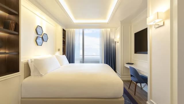Sofitel Barcelona Skipper-Suite, 1 King Bed, Terrace (Opera, with a Living room)-3