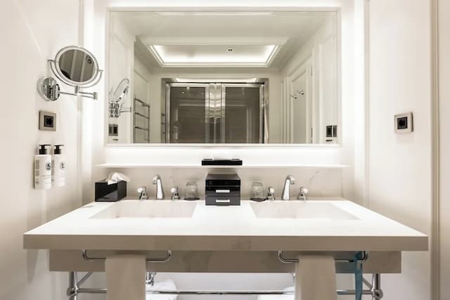 Sofitel Barcelona Skipper-Luxury Room, 2 Twin Beds, Balcony (Garden view)-7