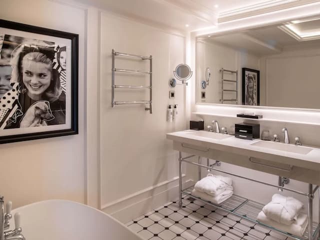 Sofitel Barcelona Skipper-Premium Room, 1 King Bed, Garden View-7