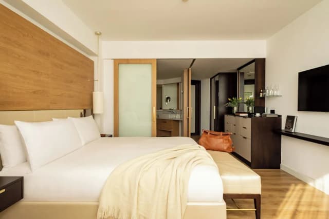 Torre Melina, a Gran Meliá Hotel-Red Level Supreme Room Panoramic Views-2