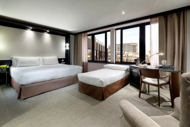 Melia Barcelona Sarrià-Standard Triple Room-4
