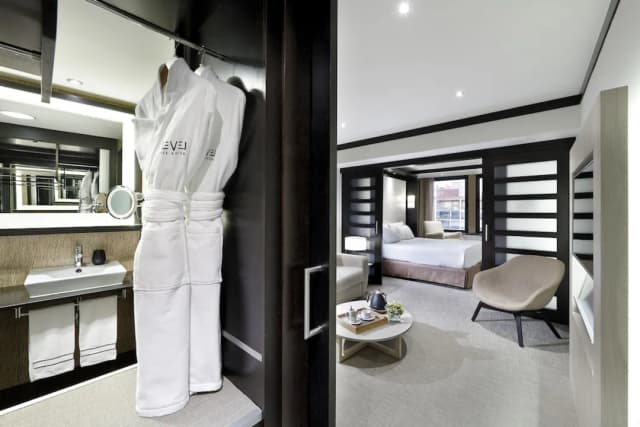 Melia Barcelona Sarrià-The Level Junior Suite-3