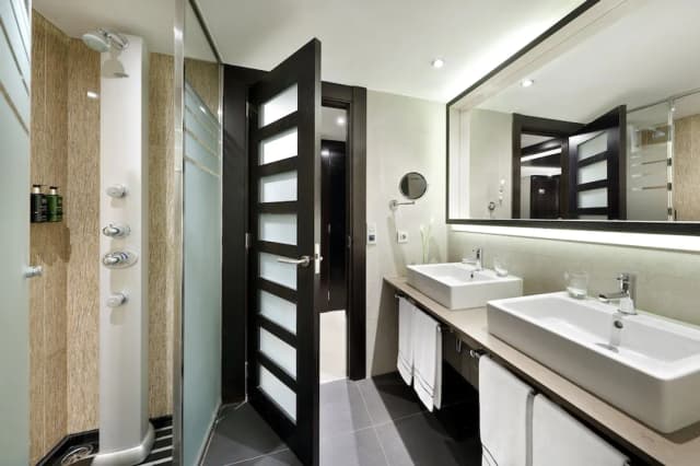 Melia Barcelona Sarrià-The Level Family Room-6