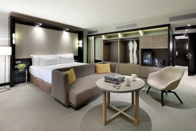 Melia Barcelona Sarrià-The Level Family Room-3