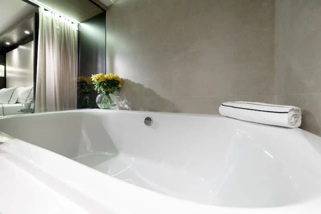 Melia Barcelona Sarrià-The Level Family Room-5