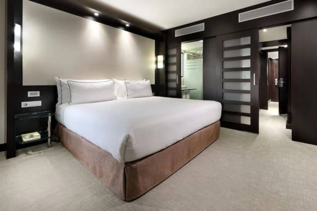 Melia Barcelona Sarrià-Premium Room, City View-2