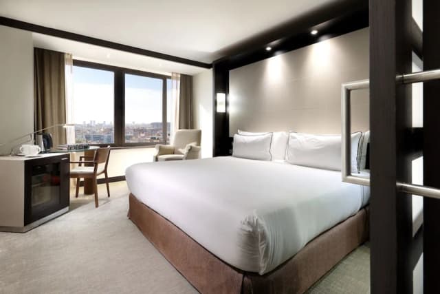 Melia Barcelona Sarrià-Premium Room, City View-1