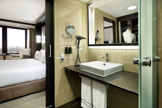 Melia Barcelona Sarrià-Premium Room, City View-4