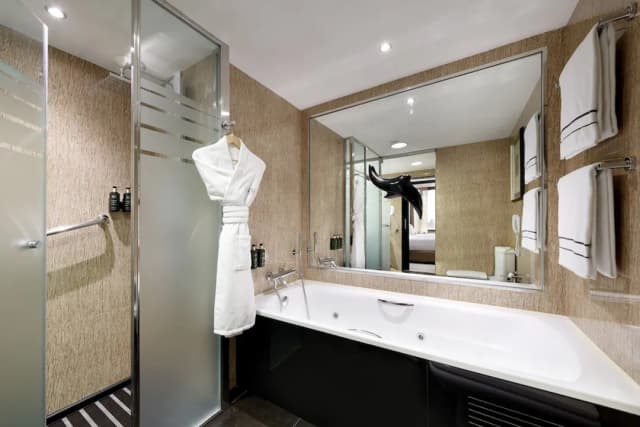 Melia Barcelona Sarrià-The Level Suite-6