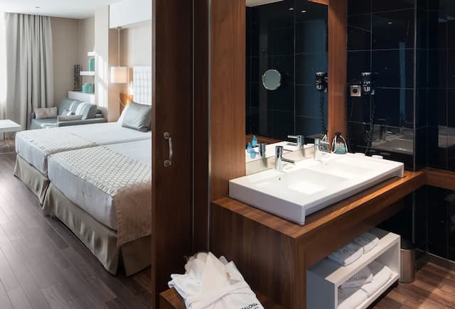 Catalonia Ramblas-家庭房 (2 adults + 3 children)-4