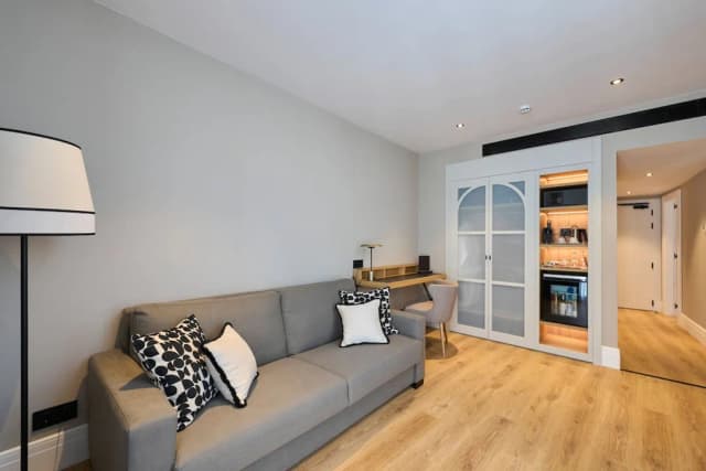 Catalonia Ramblas-Deluxe Suite, Private Pool (Single Use)-4