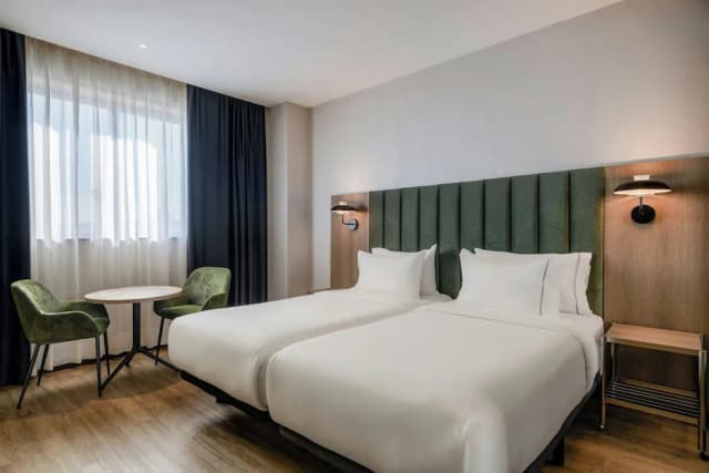 AC Hotel Madrid Feria by Marriott-Standard Room, 1 King Bed-5