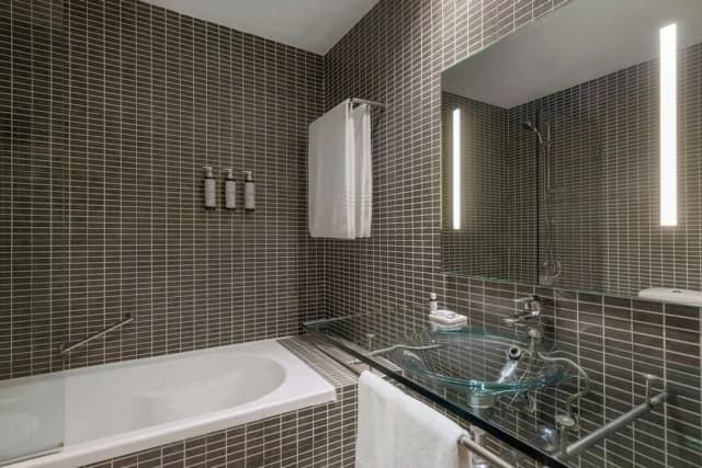 AC Hotel Madrid Feria by Marriott-Standard Room, 1 King Bed-7