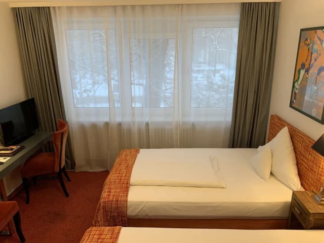 Hotel Nymphenburg City-Triple Room, City View-9
