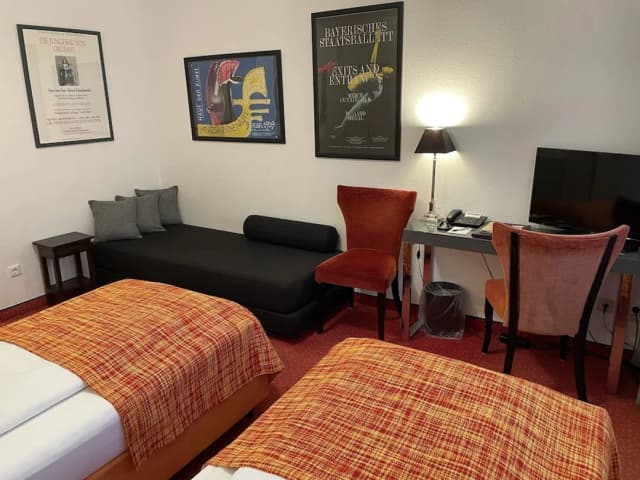 Hotel Nymphenburg City-Triple Room, City View-13