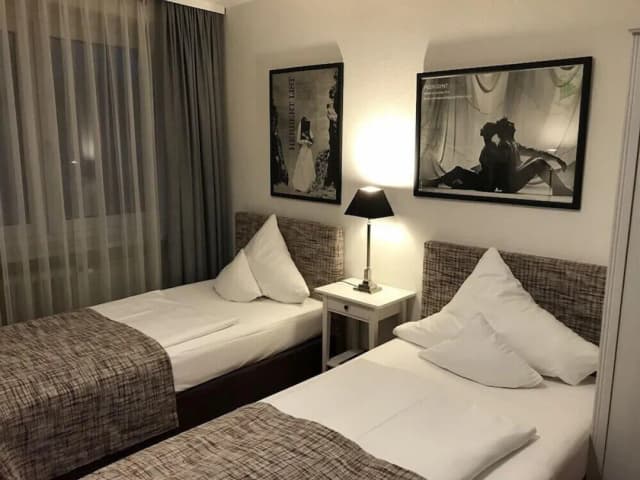 Hotel Nymphenburg City-Triple Room, City View-16