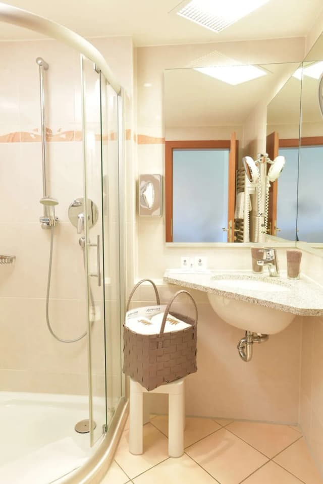 Alpenhof Oberstdorf Hotel & Spa, BW Signature Collection-Deluxe Room, 1 Double Bed, Balcony, Mountain View-7