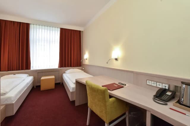 Hotel Adria München-经典双床房-2