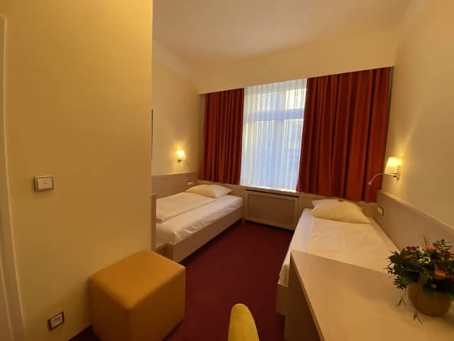 Hotel Adria München-经典双床房-3