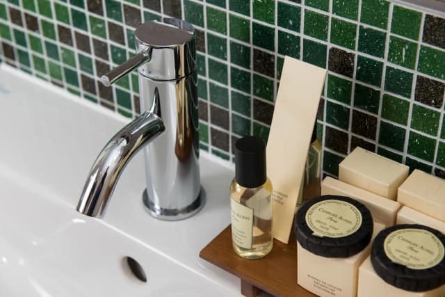 New Orly-Superior Single Room with Single Bed, Aircondition and Air Filter-4