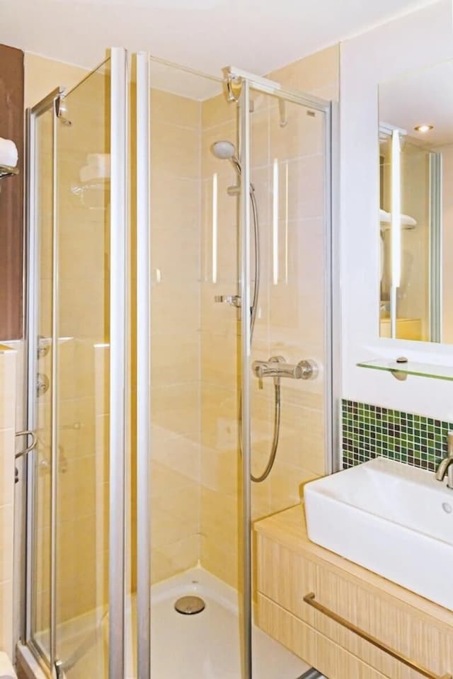 New Orly-Superior Quadruple Room with aircondition and air filte-12