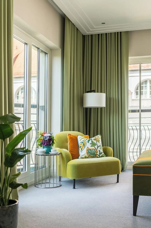 Rocco Forte The Charles Hotel-Classic Suite-6