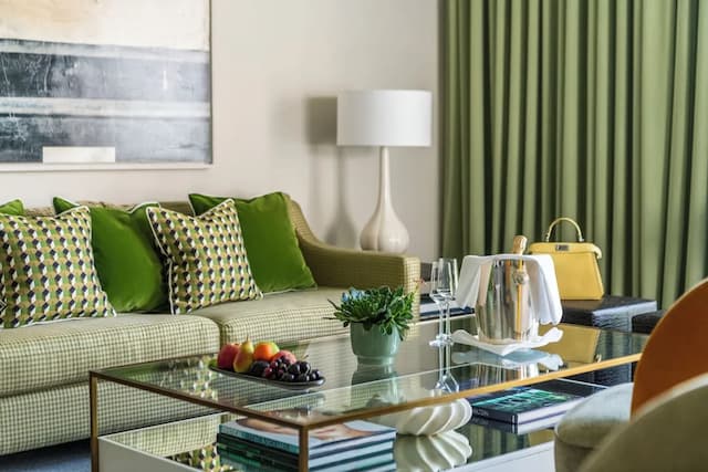 Rocco Forte The Charles Hotel-Classic Suite-2