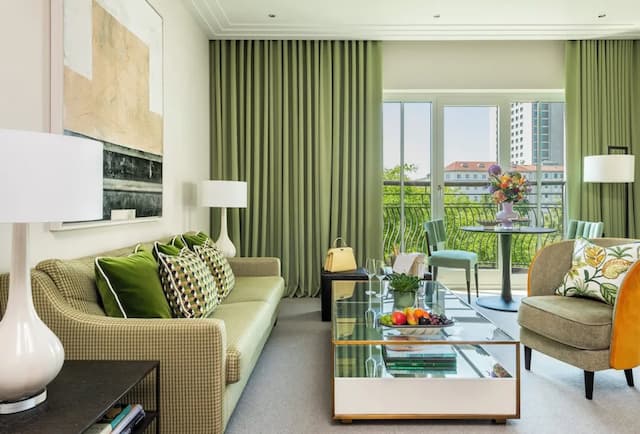 Rocco Forte The Charles Hotel-Classic Suite-5