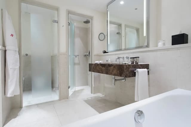 Rocco Forte The Charles Hotel-Deluxe Room, Panoramic View-5