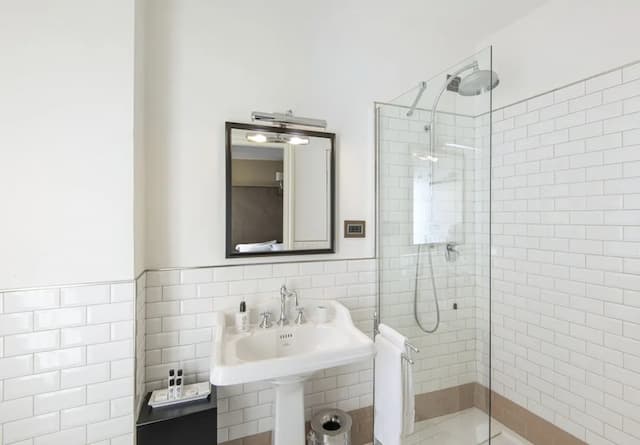 를레 우피치, 테일러 메이드 호텔-슈피리어룸-8