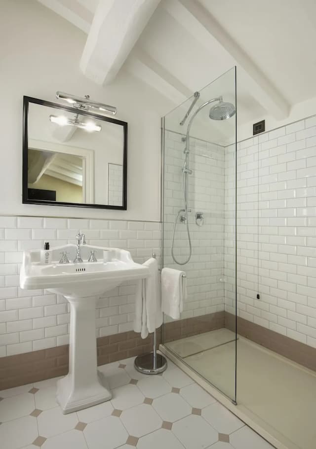 를레 우피치, 테일러 메이드 호텔-주니어 스튜디오 스위트-4