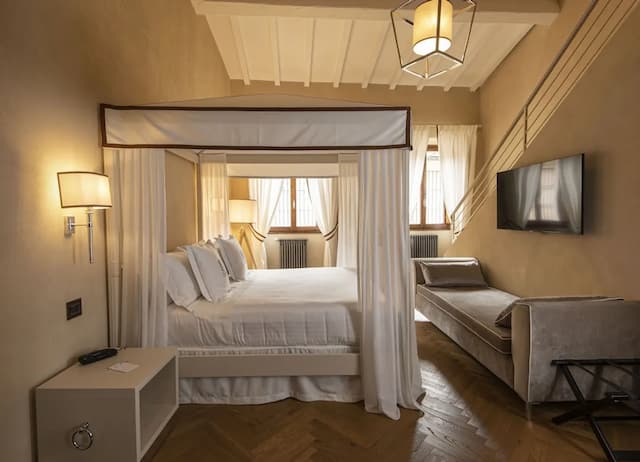 를레 우피치, 테일러 메이드 호텔-주니어 스튜디오 스위트-2