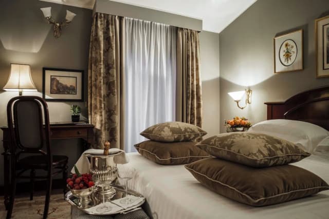 Grand Hotel et de Milan-Classic Double Room-4