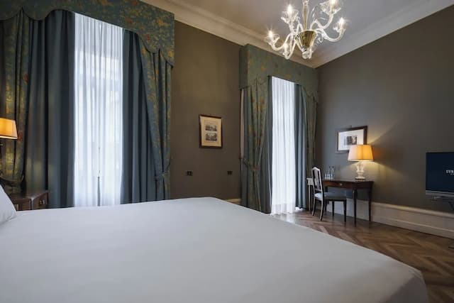 歐洲之星怡東酒店-高級雙人房-4